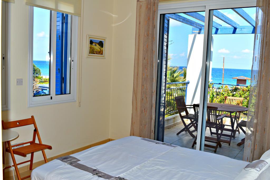 Latchi Beach Front Villa - Private Heated Pool - Amazing Uninterrupted Sea Views Polis 外观 照片