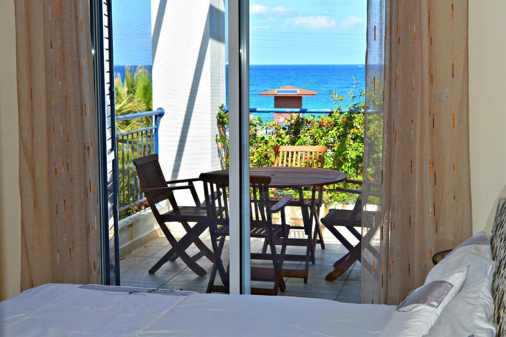 Latchi Beach Front Villa - Private Heated Pool - Amazing Uninterrupted Sea Views Polis 外观 照片