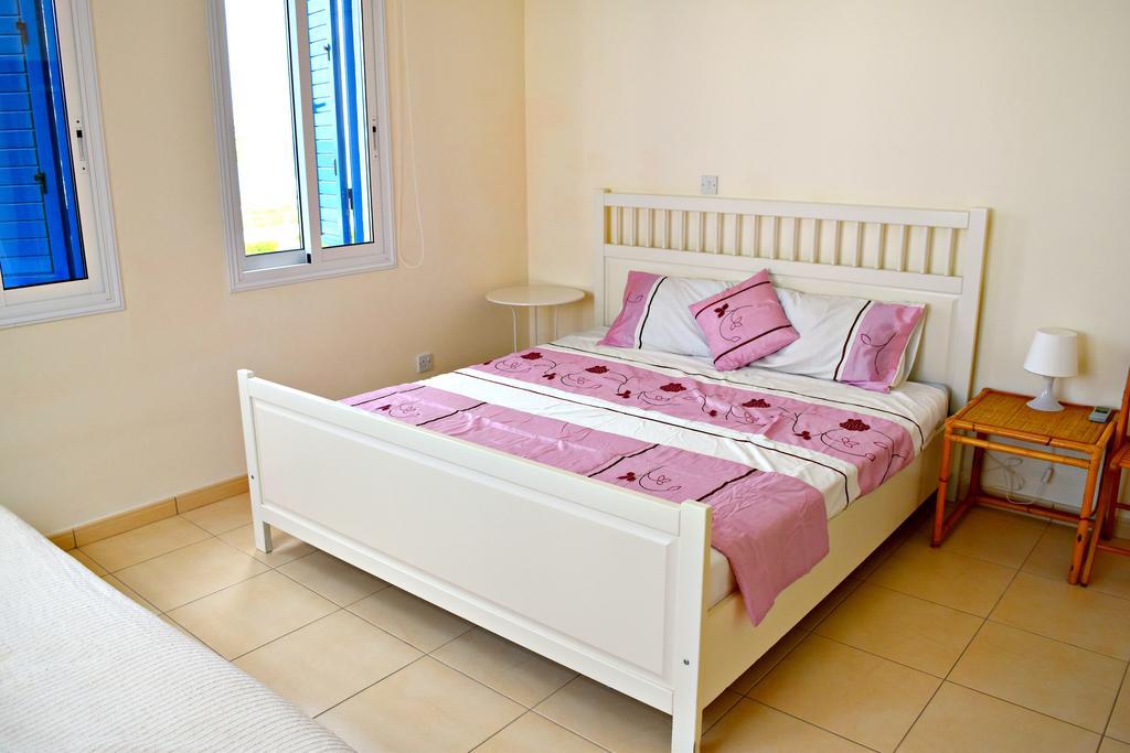 Latchi Beach Front Villa - Private Heated Pool - Amazing Uninterrupted Sea Views Polis 外观 照片