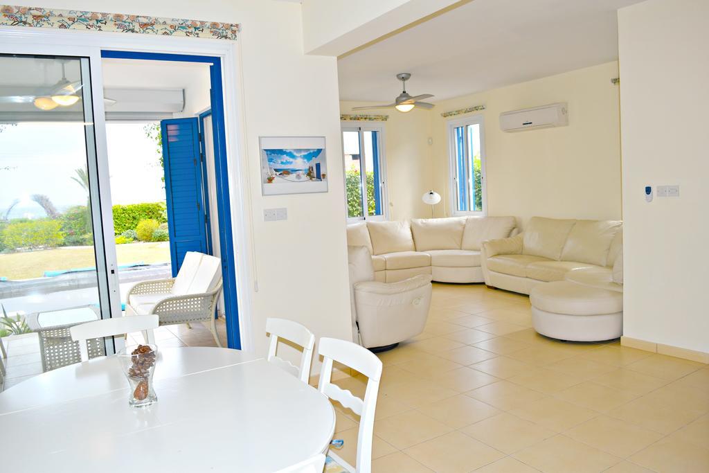 Latchi Beach Front Villa - Private Heated Pool - Amazing Uninterrupted Sea Views Polis 外观 照片