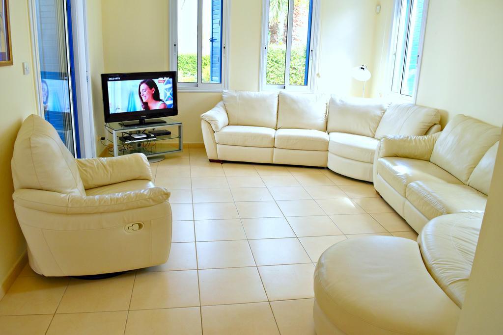 Latchi Beach Front Villa - Private Heated Pool - Amazing Uninterrupted Sea Views Polis 外观 照片