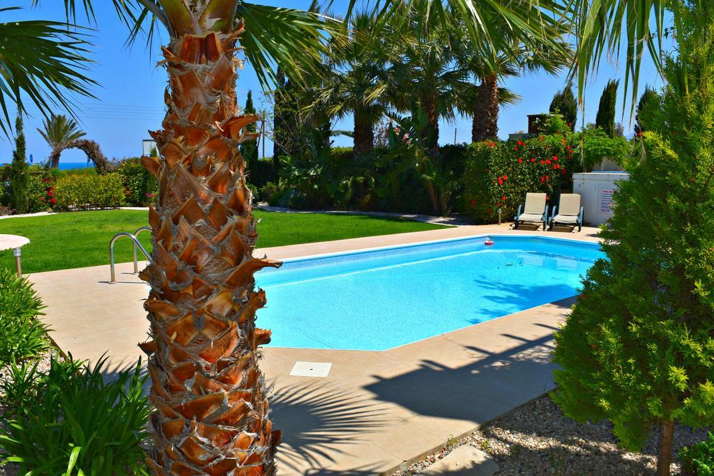 Latchi Beach Front Villa - Private Heated Pool - Amazing Uninterrupted Sea Views Polis 外观 照片