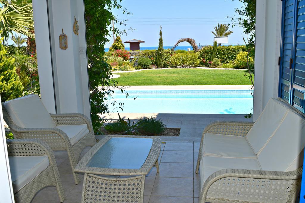 Latchi Beach Front Villa - Private Heated Pool - Amazing Uninterrupted Sea Views Polis 外观 照片